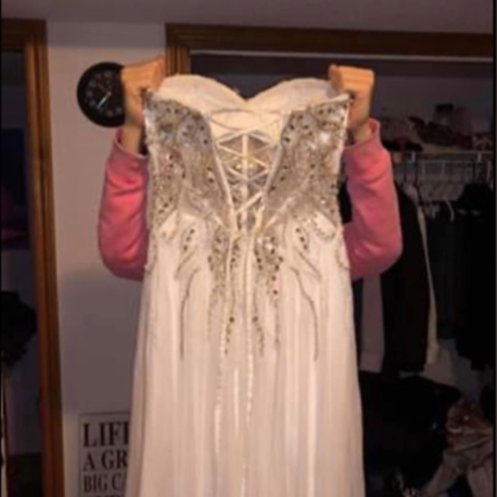 Prom/Formal Dress - Picture 2 of 6